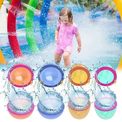 El agua de los juguetes de la goma de silicona del verano hincha los juguetes al aire libre del juego de niños